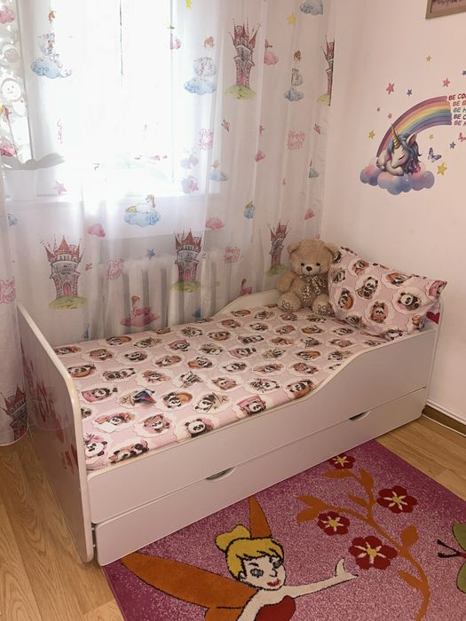 Mobila camera copii (fete) 2 paturi, dulap, birou, comoda