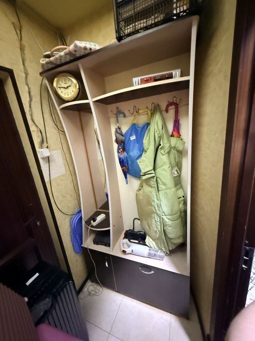 Продается, прихожая