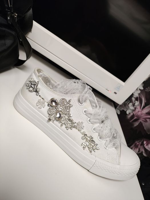 Сватбени кецове като нови