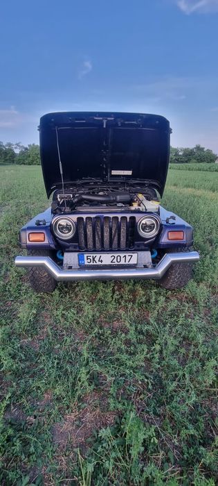 Jeep Wrangler decapotabil