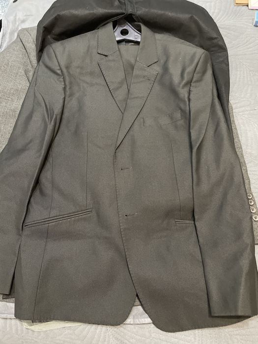 Продам костюмы.