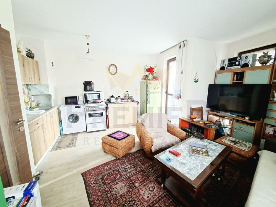 Продава се Двустаен апартамент в Варна, Колхозен пазар - 63 кв.м за 1101 €/кв.м - Снимка #1
