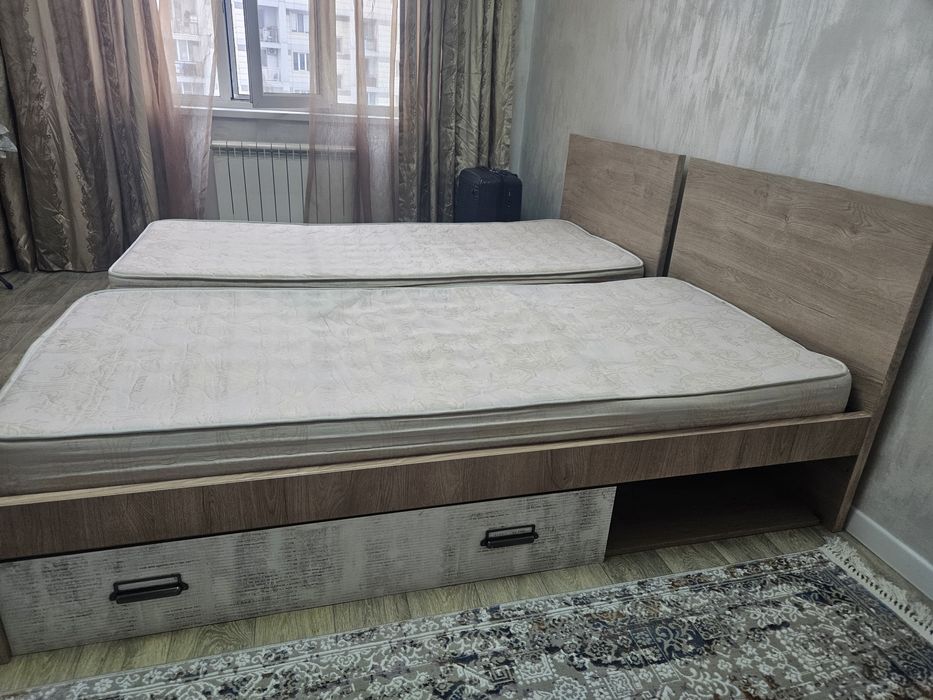 Две кровати с матрацом
