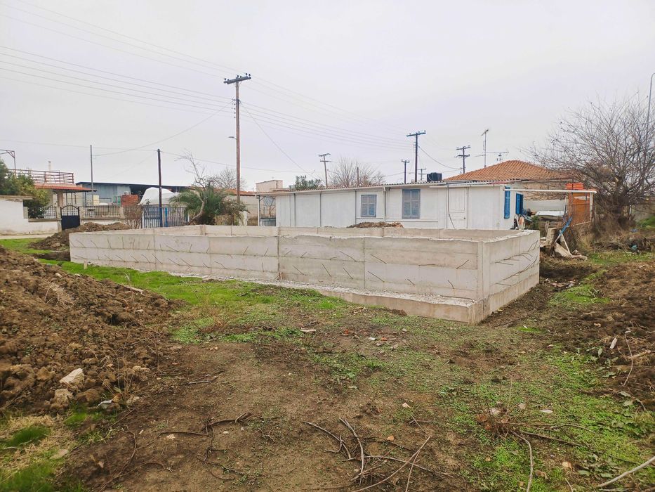 Строеж за инвестиционна къща с 3 студия  в Неа Врасна, Гърция