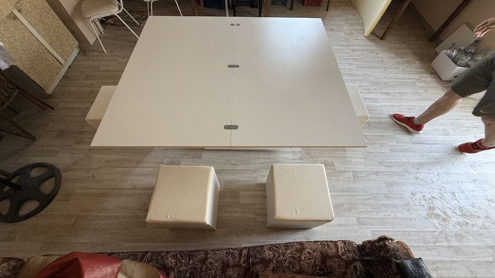 Новый журнальный стол трансформер с 4 пуфиками