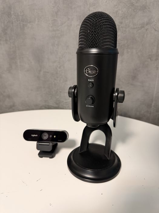 Microfon Blue Yeti + Camera Logitech Brio 4K