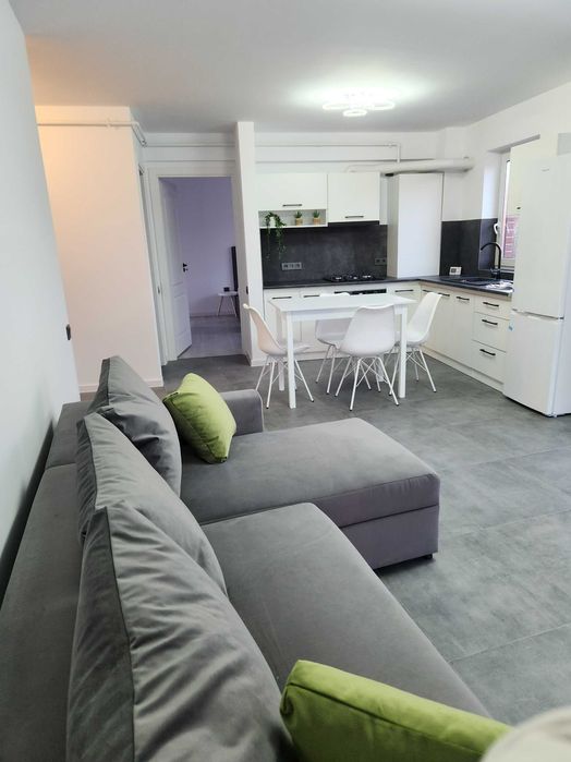 De inchiriat apartament 3 camere,,zona centrala