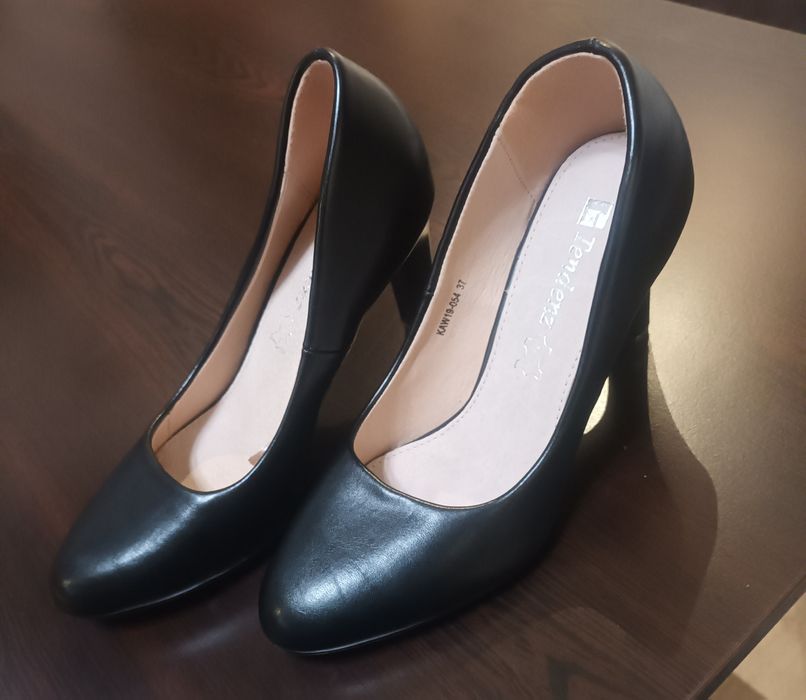 Дамски дрехи и обувки