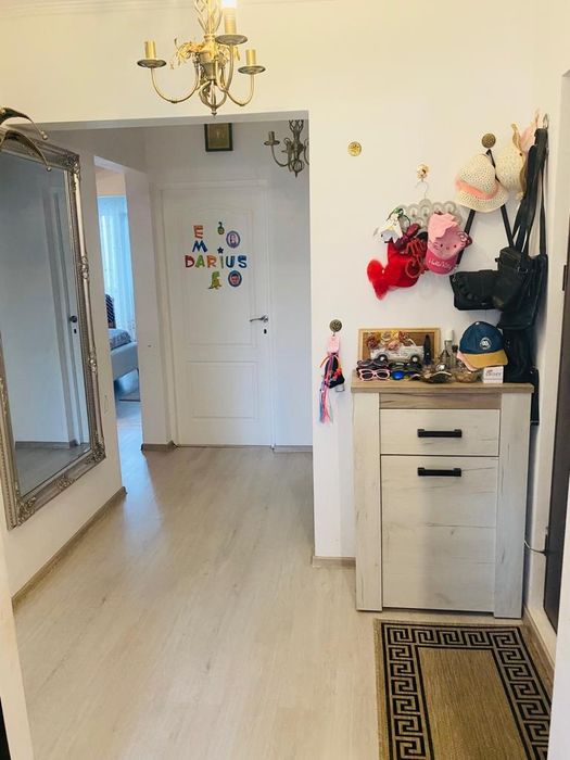 Vand apartament 3 camere decomandat