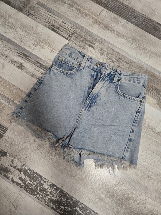 Blugi stradivarius scurti cu pietricele mărime 32