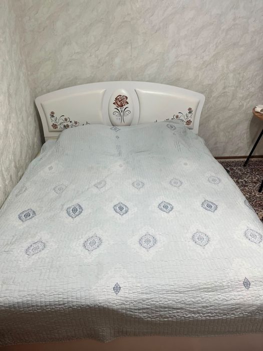 Кровать, 4х дверный шкаф