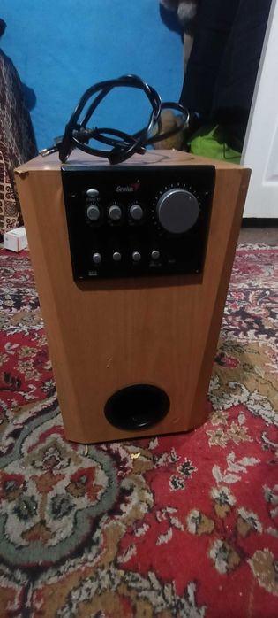 Subwoofer Genius mâna a doua