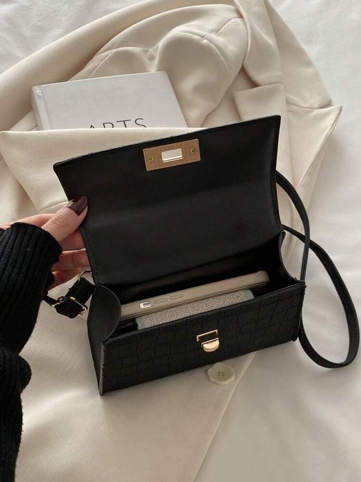 Черная сумка-кроссбоди