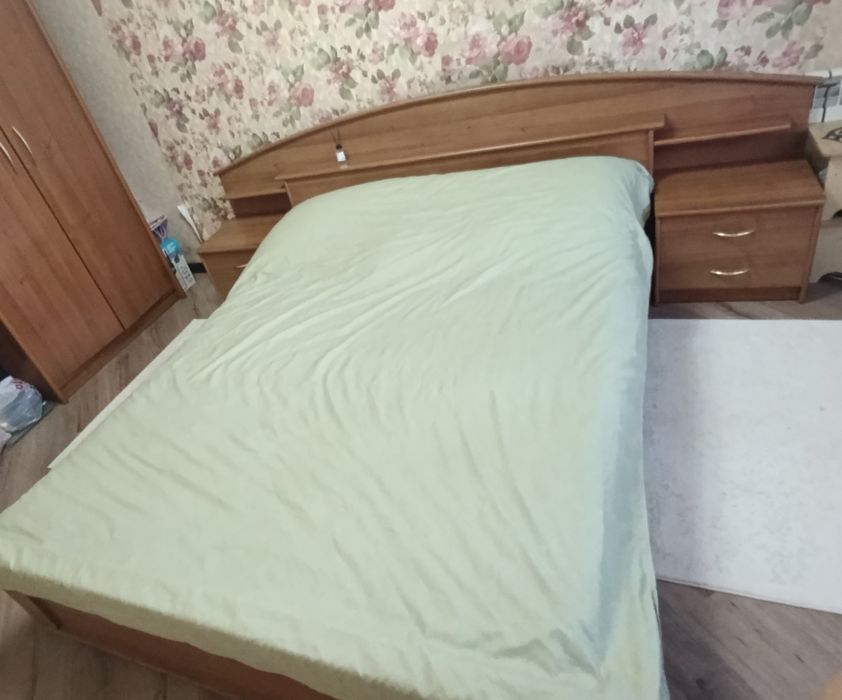 Продам двуспальную кровать