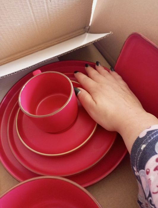 Продам сервиз чайно-столовый