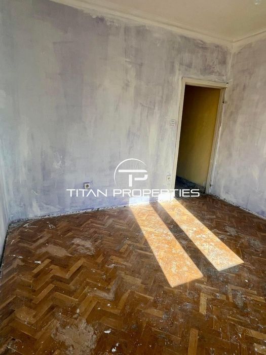 За ремонт! Двустаен апартамент в жк. Южен