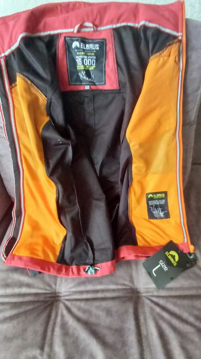 Продам женскую куртку