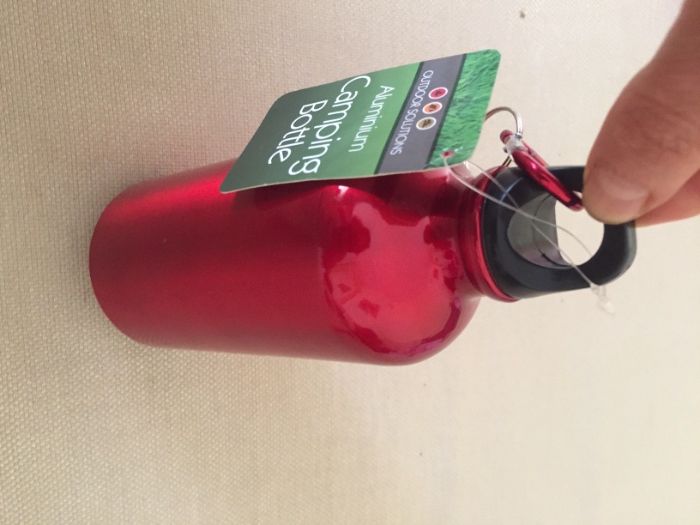 Продавам олекотено шише -метално чисто ново