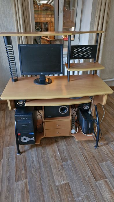 Стол компьютерный
