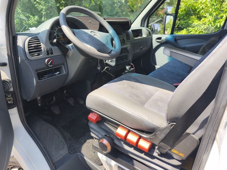 Mercedes Sprinter 416, 2004, 2.7 CDI, 158 CP, AC, webasto, detarată la 3500 kg, se conduce cu categoria B, ladă 5.2 m, impecabilă, import Olanda