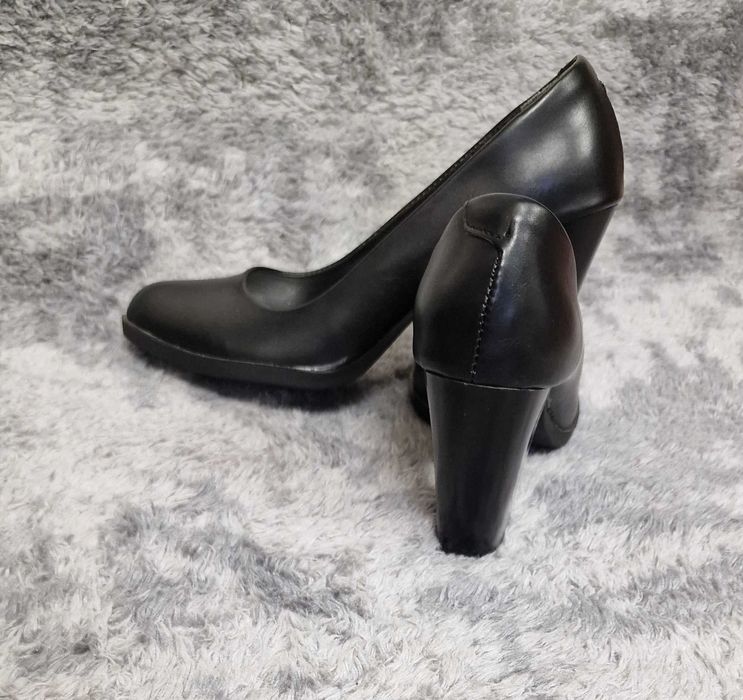 Туфли на каблуках.