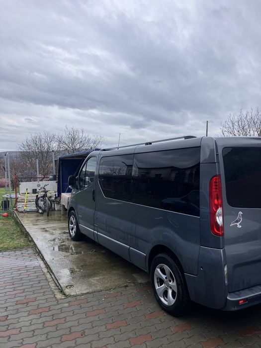 Renault trafic Passenger Blak Edition