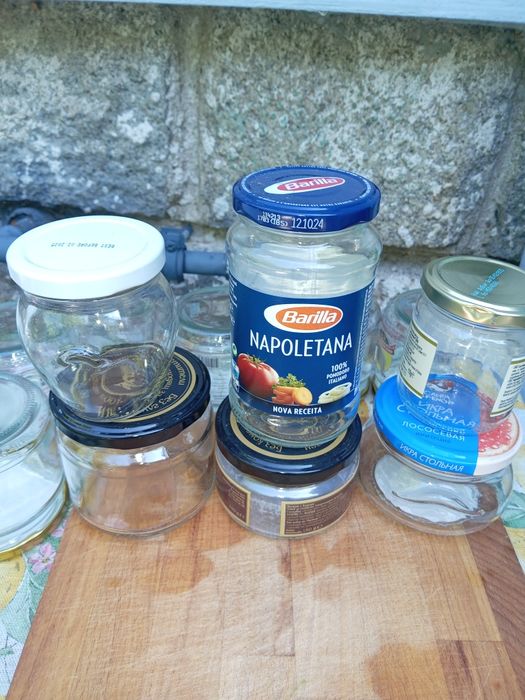 Продавам  различни видове Буркани за Зимнина.