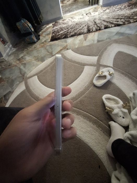 „iPhone SE 2016, stare impecabilă, baterie 87%”