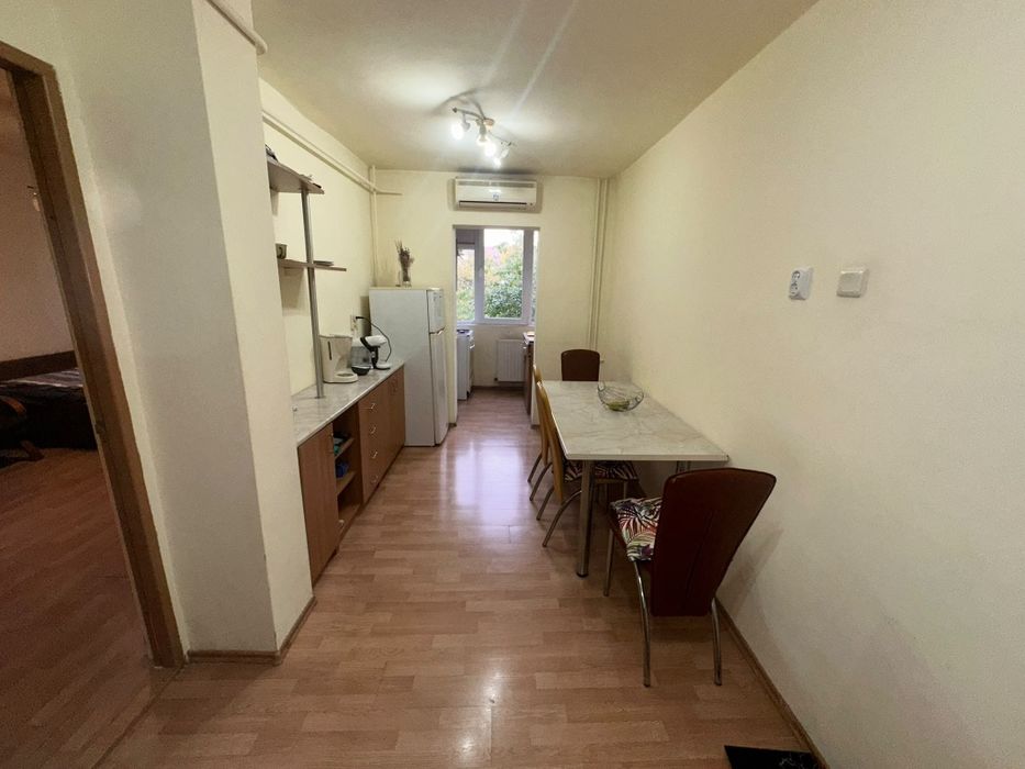 Apartament de vânzare zona Lipovei 3 camere, decomandat