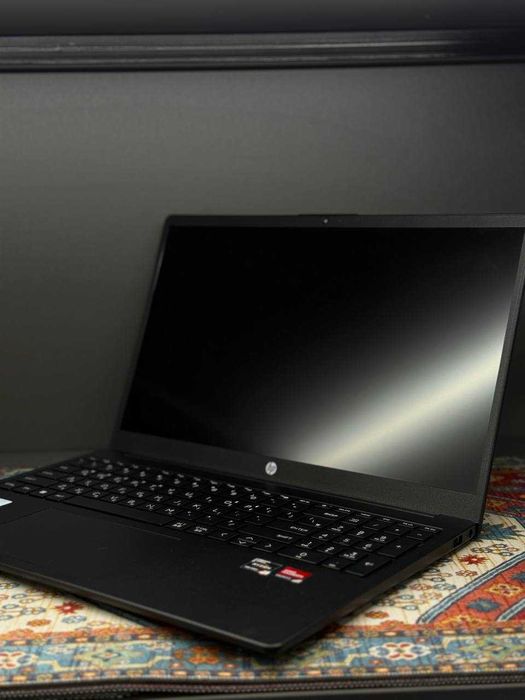 HP R5-7430U / D4-8G / 256G / 15.6" 300nits / 1.59Kg