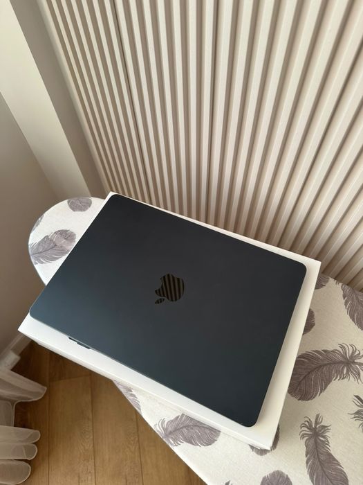 Macbook m2 air.