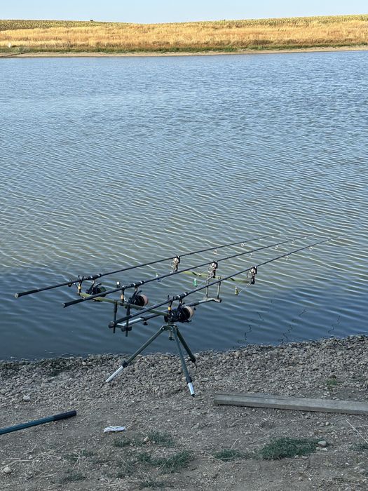 Se vand 3 lansete 3 mulinete crap