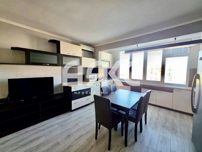 Дава се под наем Тристаен апартамент в София, Люлин 7 - 74 кв.м за 747.66 € - Снимка #1