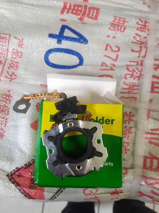 Продам щетки стартера на мерс 221
