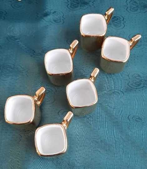 Френска сувенирна бутилка с мини чашки и троен сет от костен порцелан