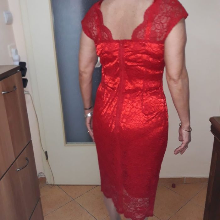 vand rochie rosie dantela