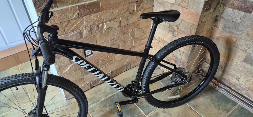 Планински велосипед Rockhopper 29 цола L размер + Каска Force Tiger XS