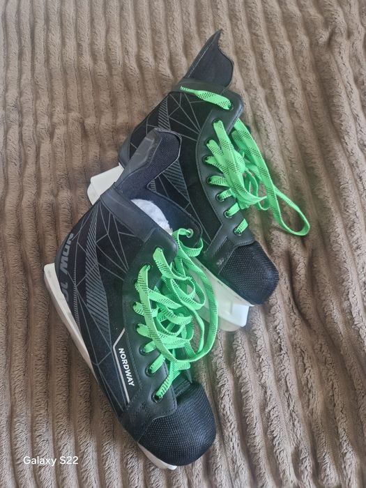 Продам коньки 44 размер