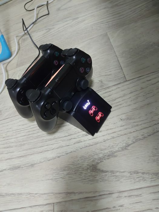 Продам пс4 слим  .
