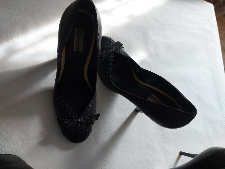 Продам  полусапожки  и туфли