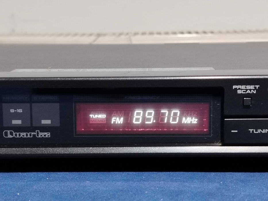 AKAI AT-A301 Quartz Synthesizer Tuner, tuner radio digital