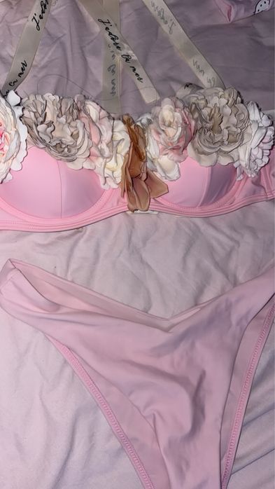 Оригинален чисто нов дамски костюм