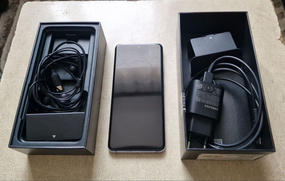 Смартфон Samsung Galaxy S 20