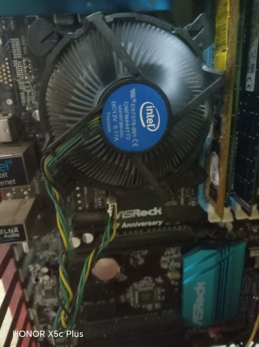 Vând placă de bază DDR3 + i5 + 20GB RAM + SSD + HDD + kit geming