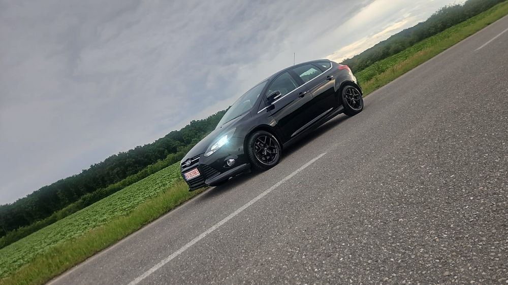 Ford Focus 2011 Hatchbach