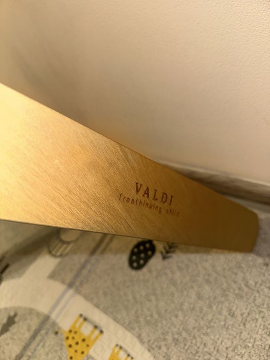 Стойка Монтессори для мобилей