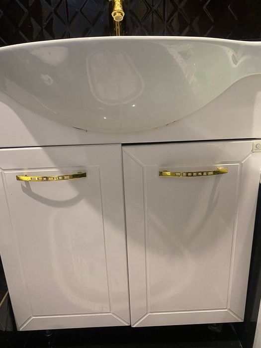 Раковина с тумбой