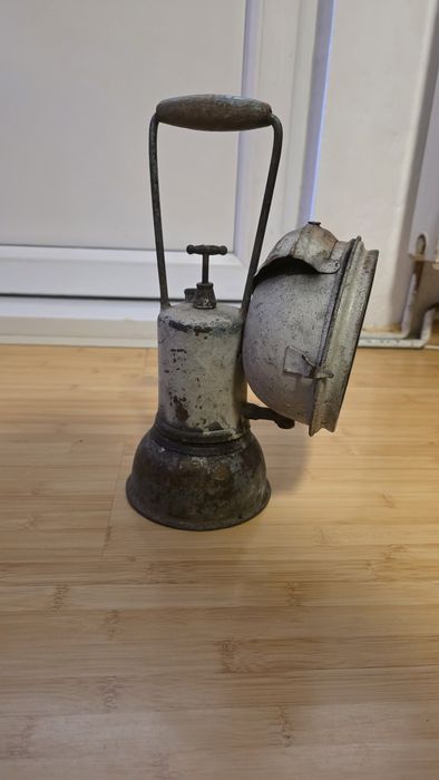 Lampa de carbit veche