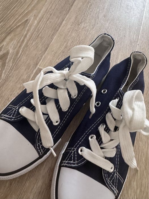 разная обувь(кроссовки,туфли)