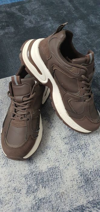 Продам кроссовки новые 37 р